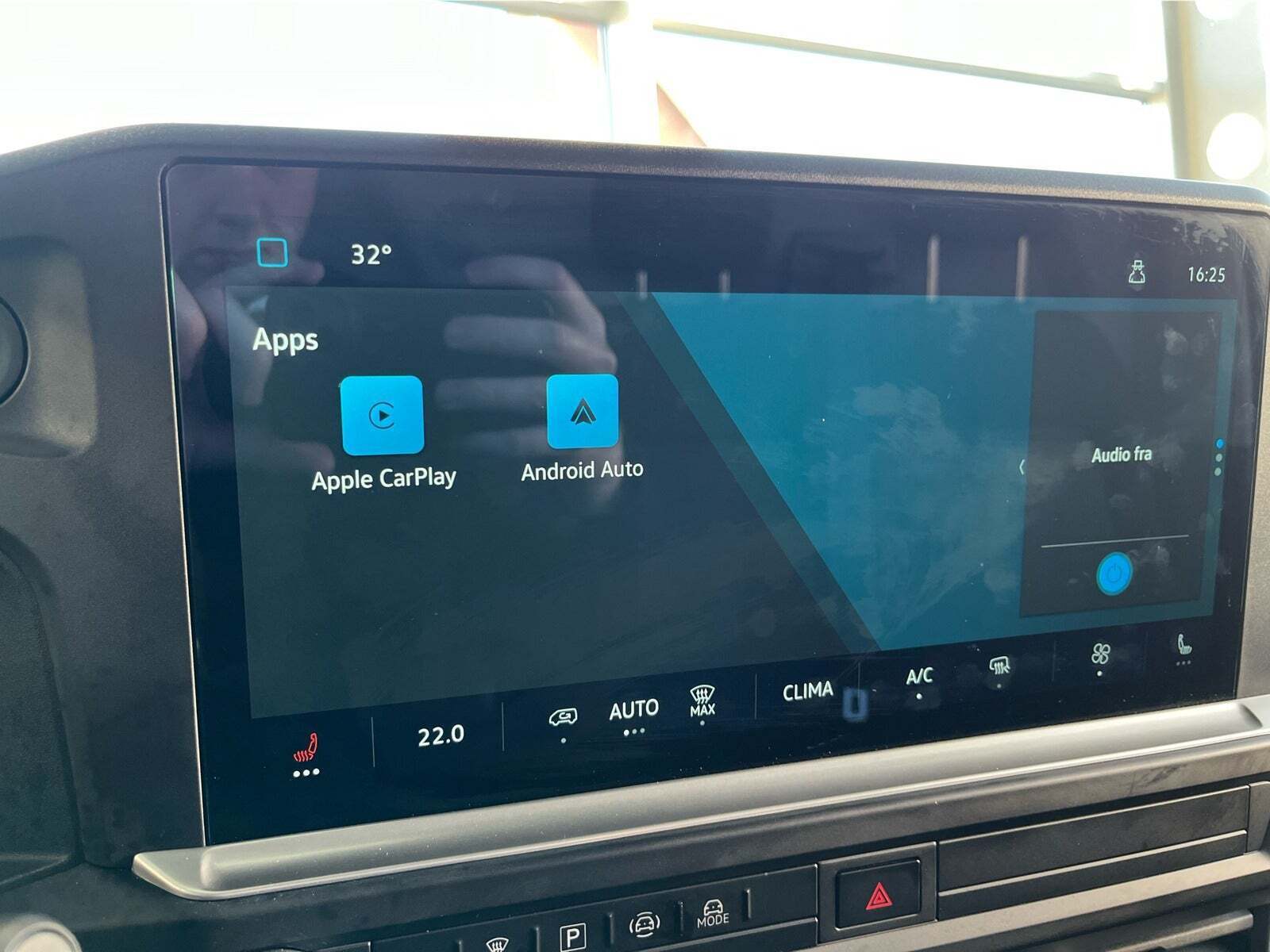 Grå VW e-Transporter fra 2025