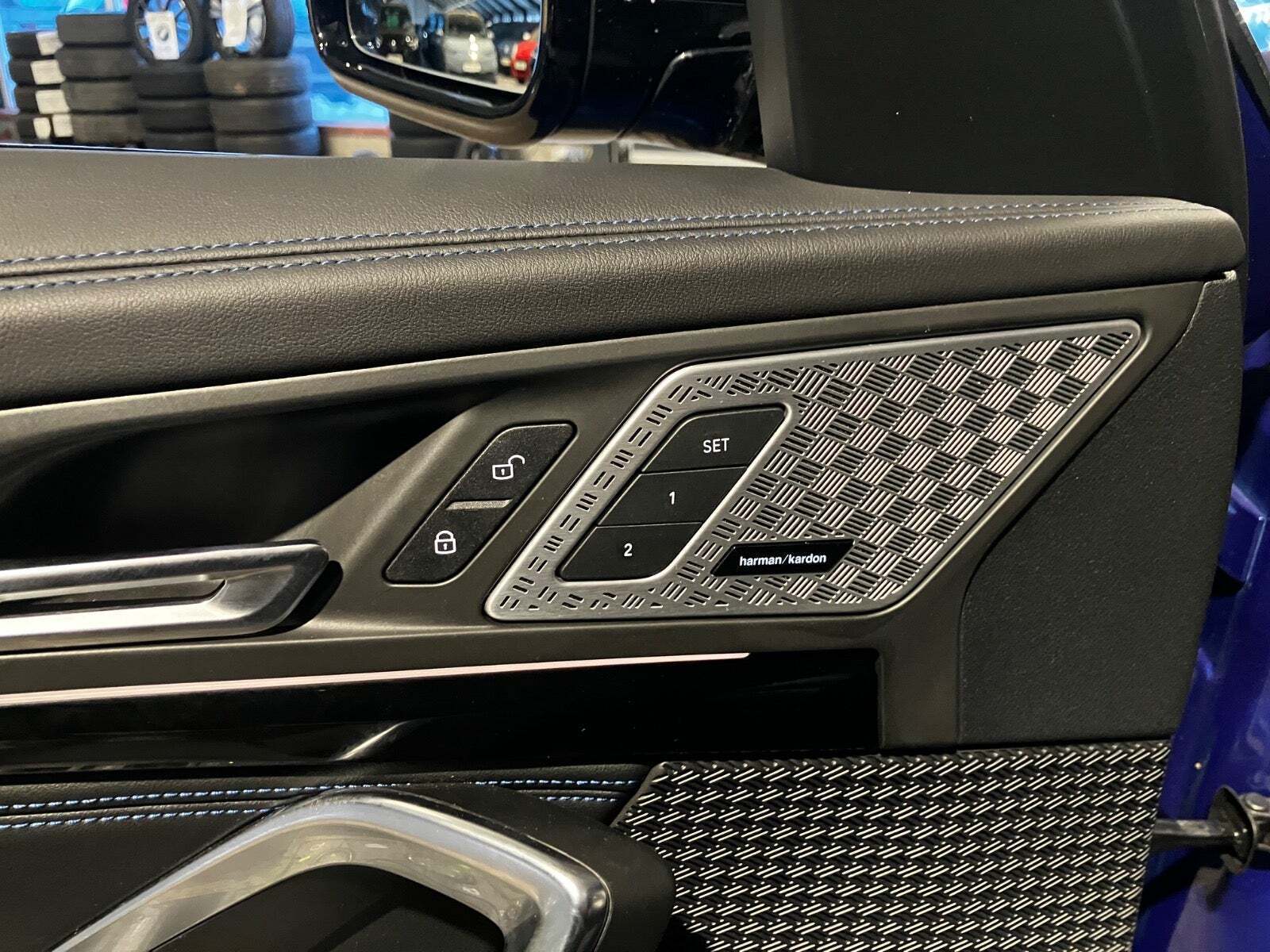 Blå BMW iX1 fra 2023