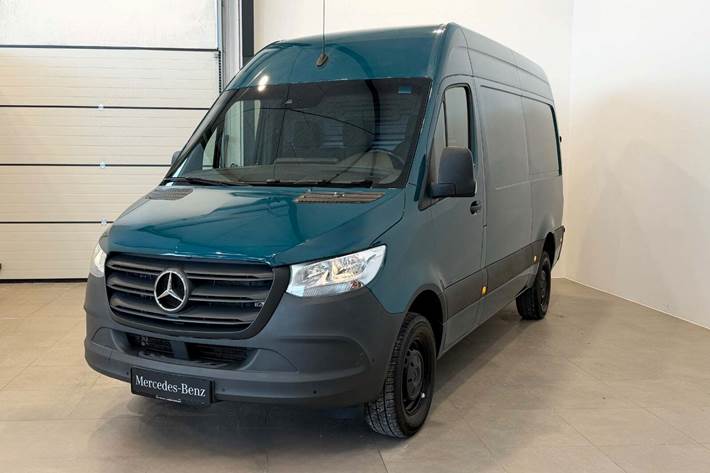 Grøn Mercedes Sprinter 317 fra 2021