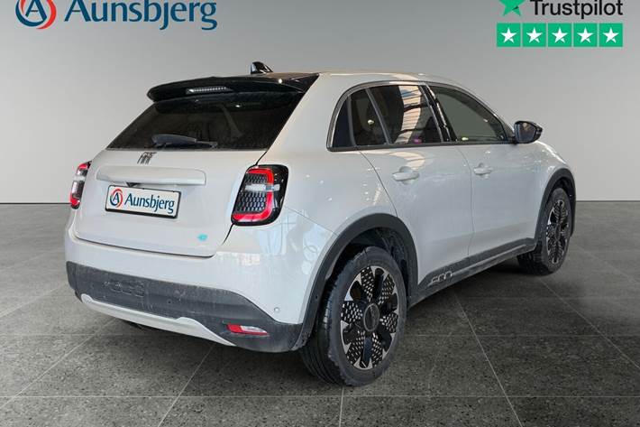 Beige Fiat 600e fra 2023