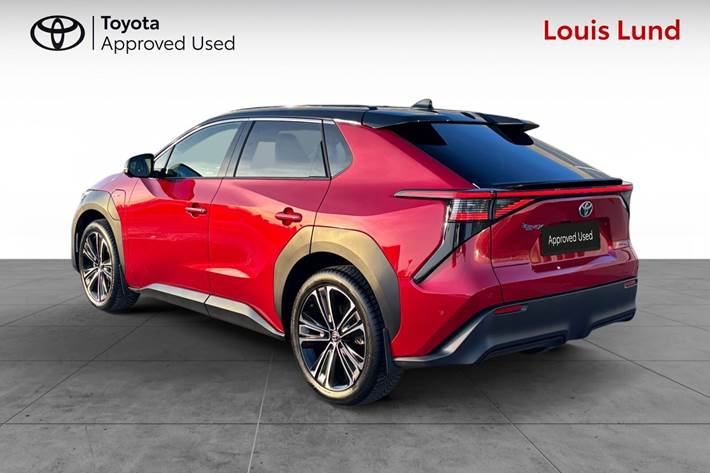 Rød Toyota BZ4X fra 2024