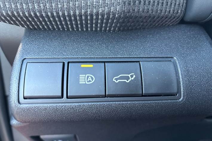 Rød Toyota BZ4X fra 2024