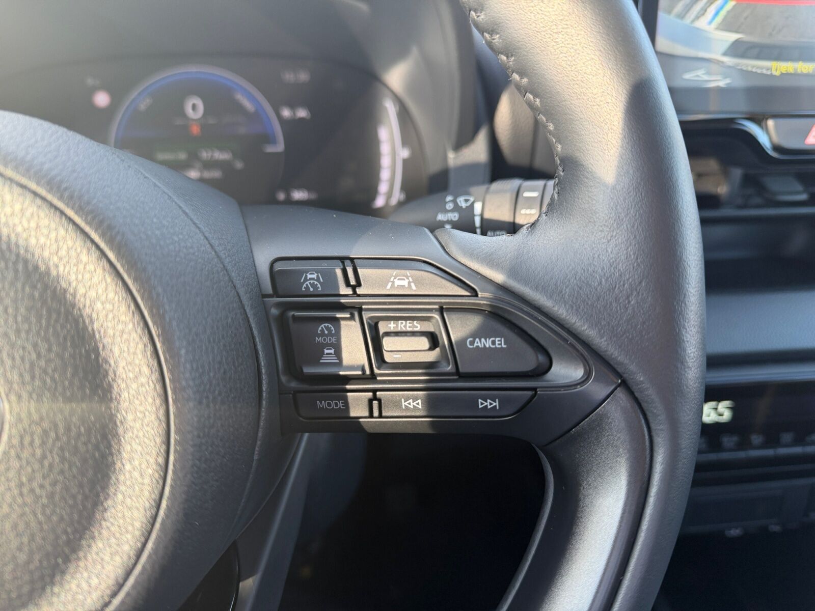 Sølv Toyota Yaris fra 2025