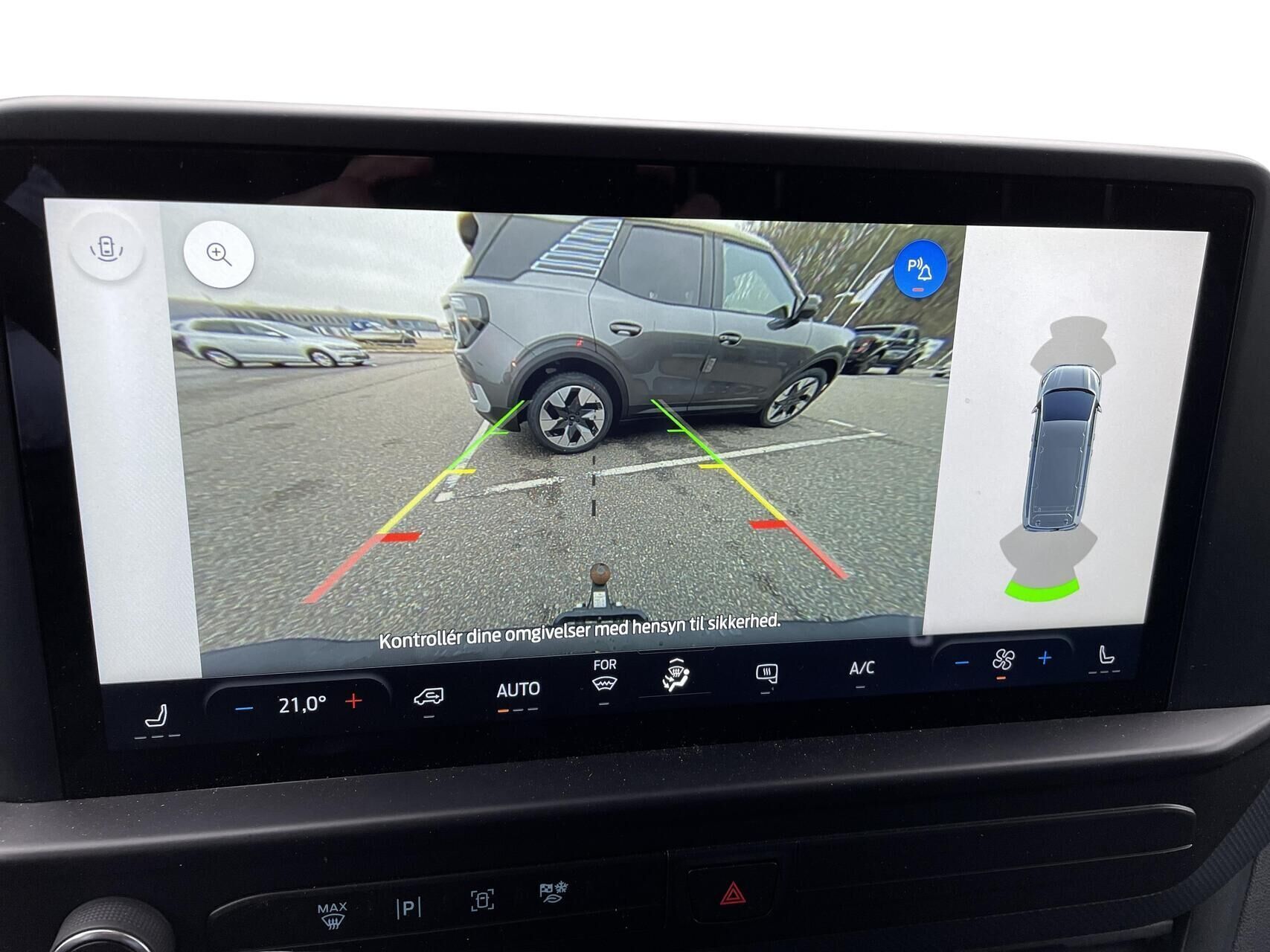 Hvid Ford Transit Custom fra 2025