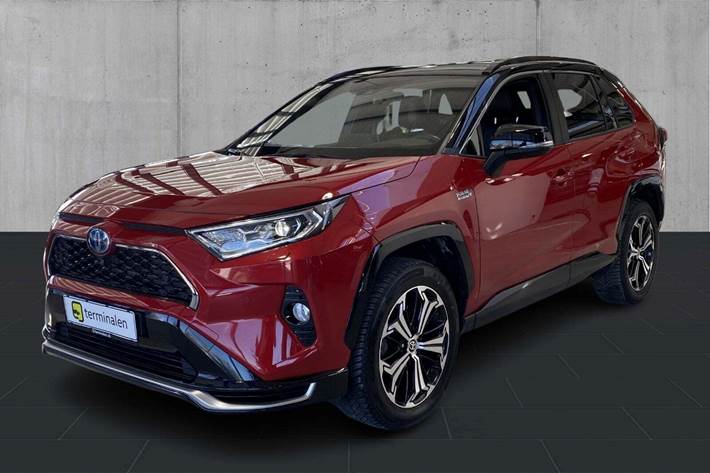 Rød Toyota RAV4 fra 2020 set udefra