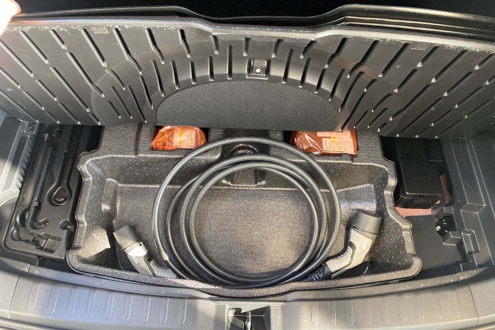 Rød Toyota RAV4 fra 2020