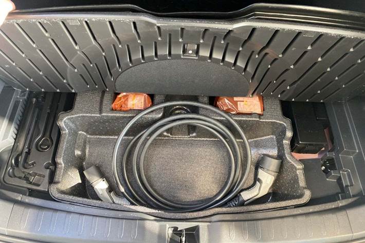 Rød Toyota RAV4 fra 2020