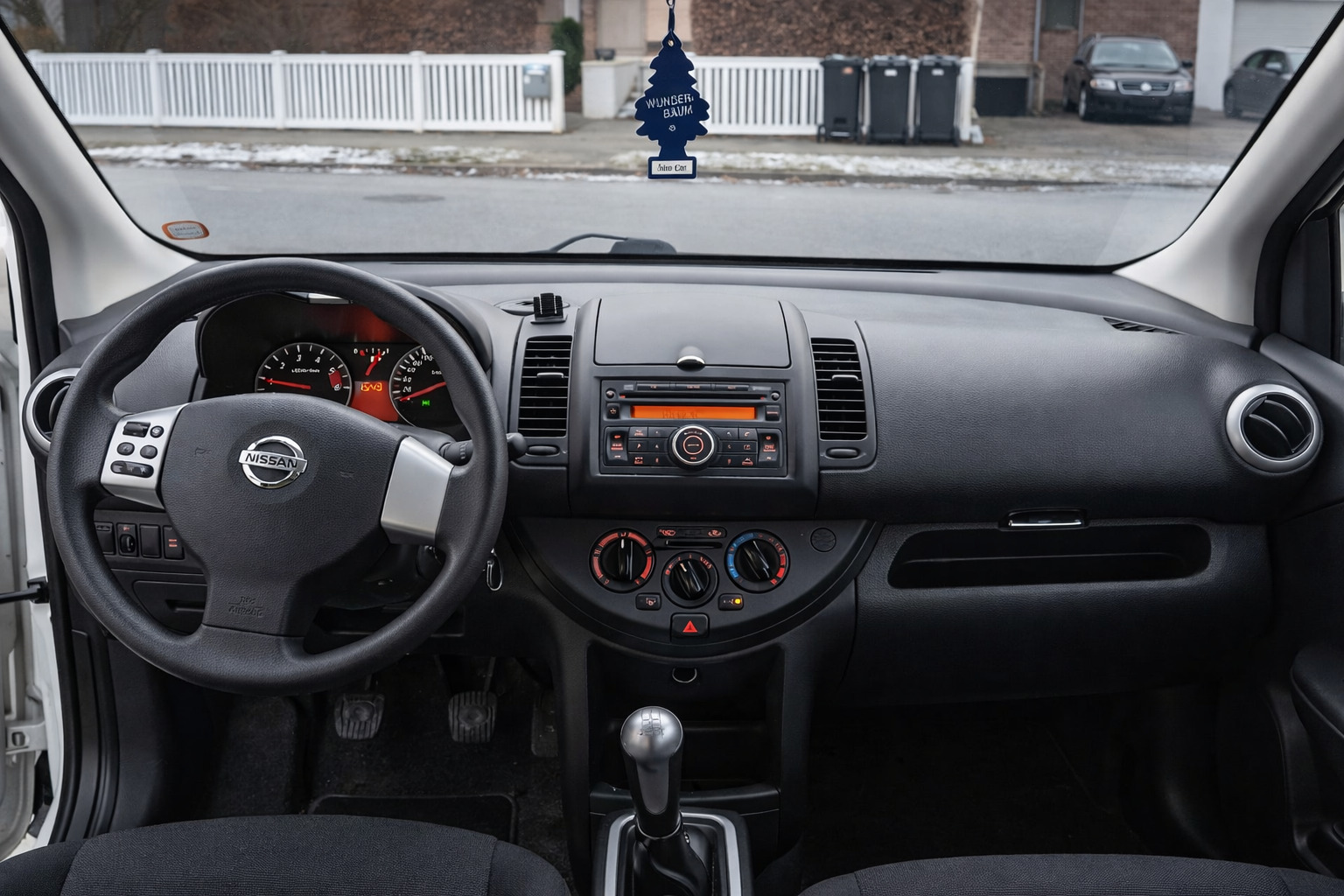 Hvid Nissan Note fra 2012