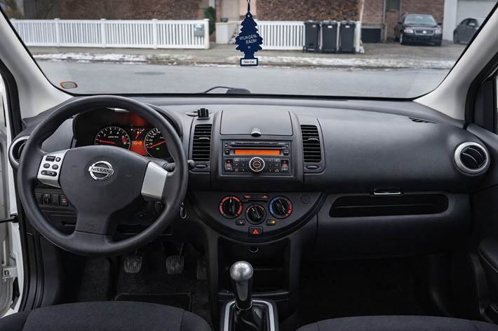 Hvid Nissan Note fra 2012