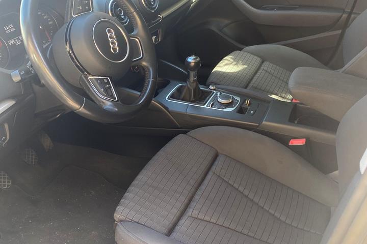 Hvid Audi A3 Sportback fra 2015