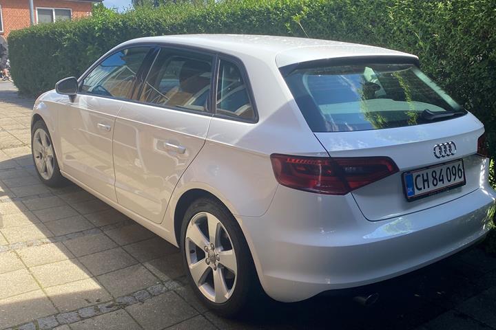 Hvid Audi A3 Sportback fra 2015