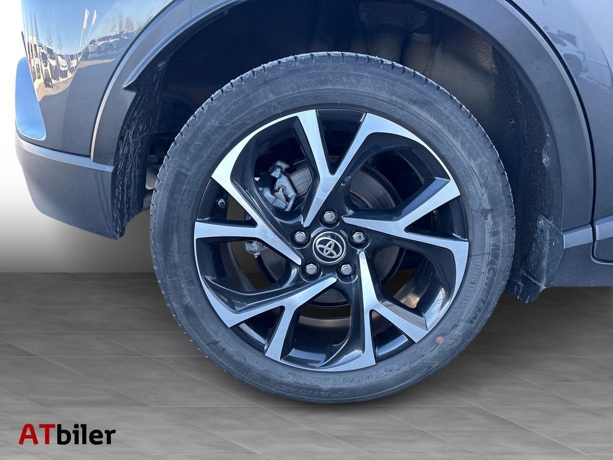 Sort Toyota C-HR fra 2021