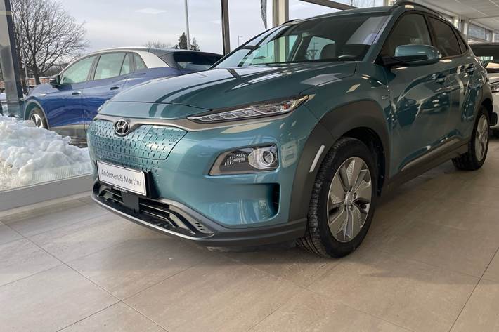 Turquoise Hyundai Kona fra 2021 set udefra