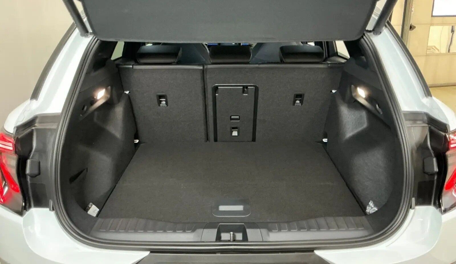 Hvid Ford Explorer fra 2025