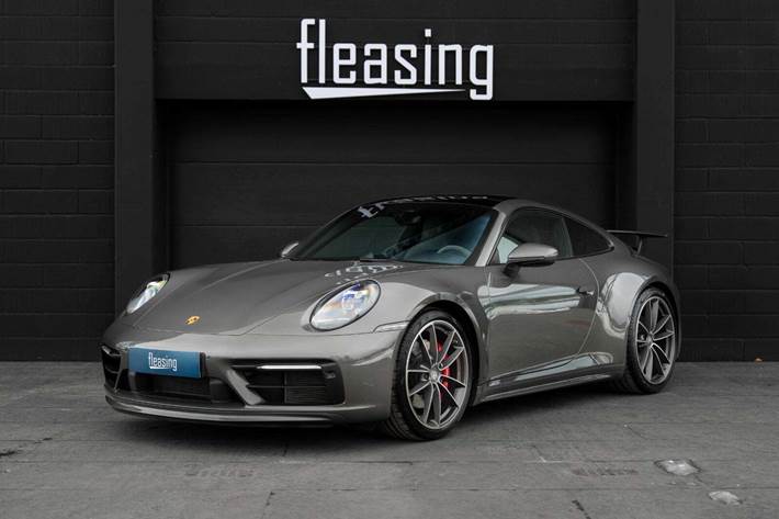 Grå Porsche 911 Carrera S fra 2020 set udefra