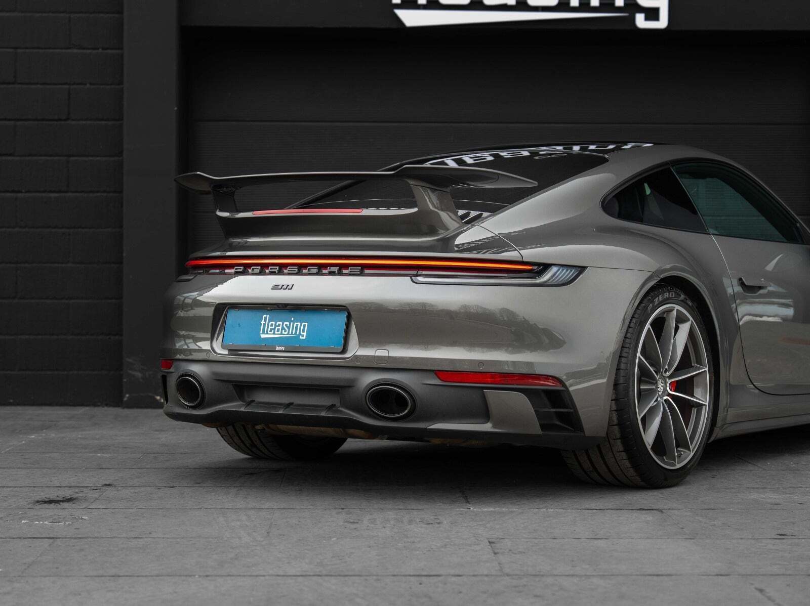 Grå Porsche 911 Carrera S fra 2020