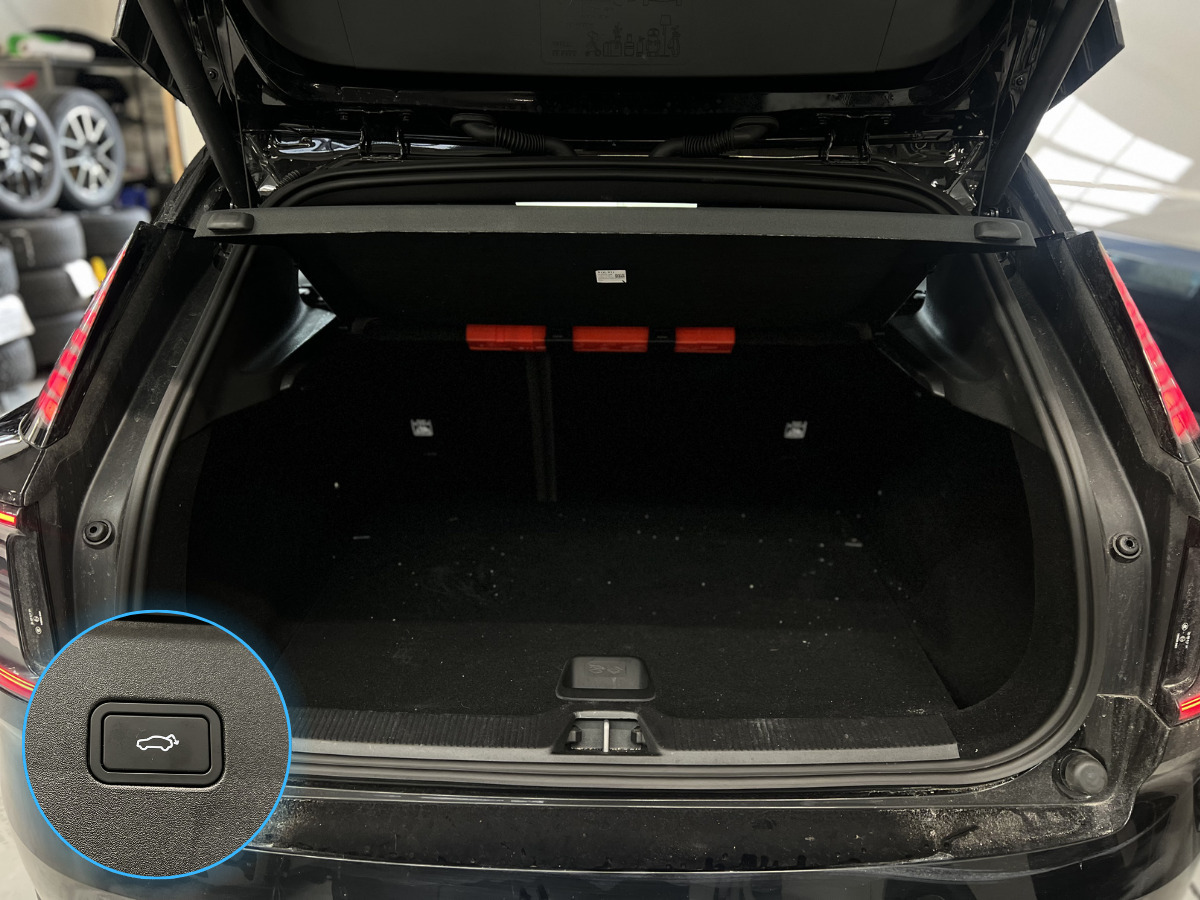 Sort Volvo EX30 fra 2025