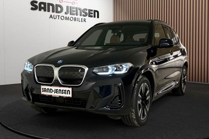 Sort BMW iX3 fra 2024 set udefra