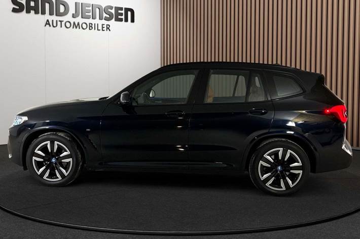 Sort BMW iX3 fra 2024