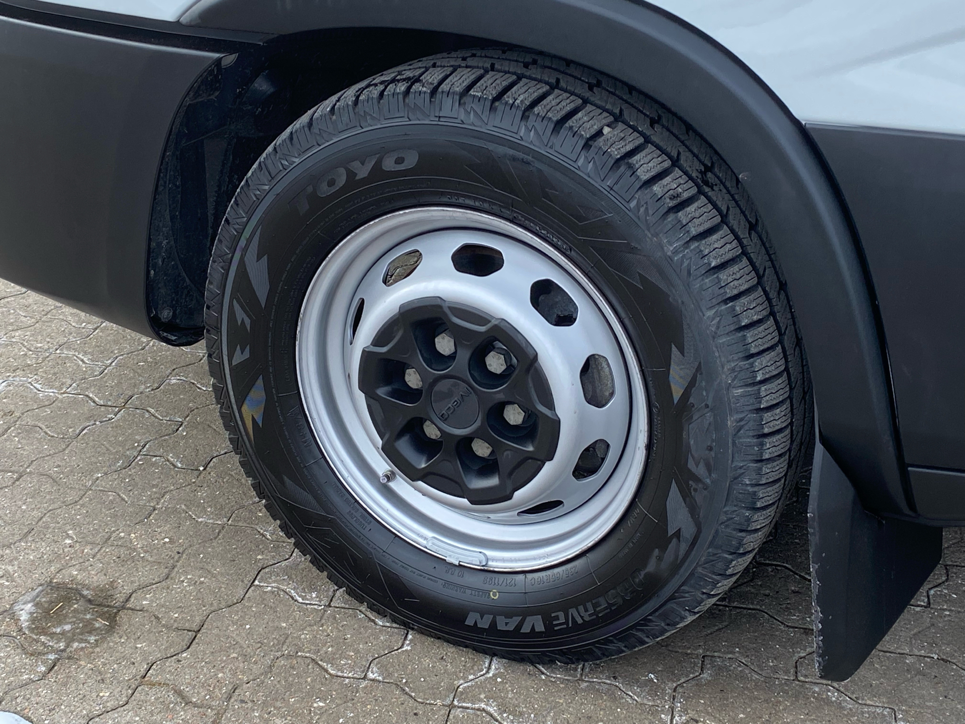 Iveco Daily 3,0 35S18 12m3 D 180HK Van 8g Aut.