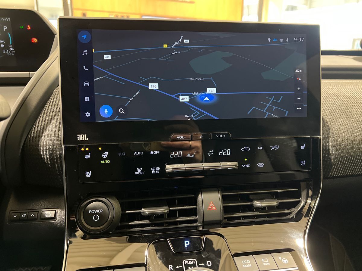 Hvid Toyota BZ4X fra 2023