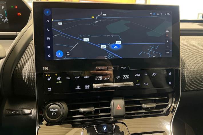 Hvid Toyota BZ4X fra 2023