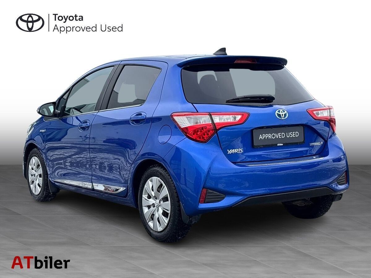 Toyota Yaris 1,5 Hybrid CHIC E-CVT 100HK 5d Trinl. Gear