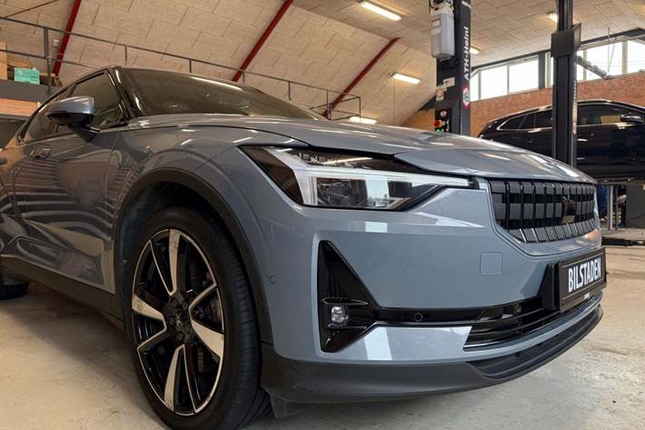 Blå Polestar 2 fra 2022