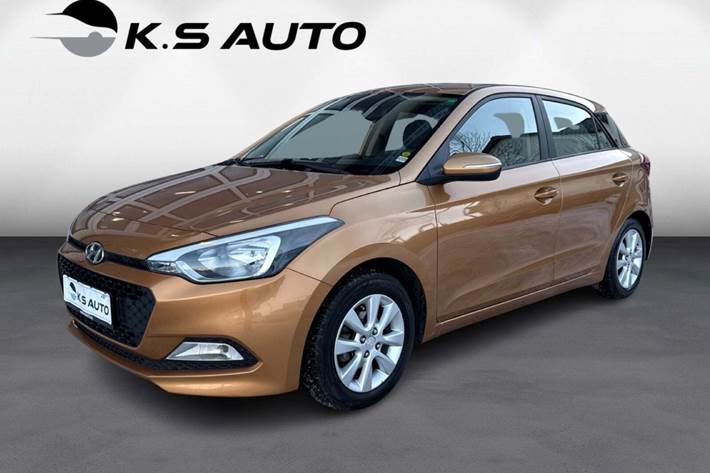 Gul Hyundai i20 fra 2017 set udefra