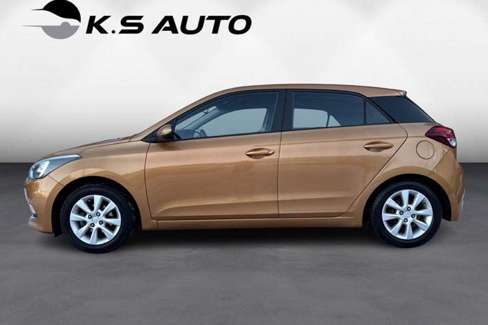 Gul Hyundai i20 fra 2017