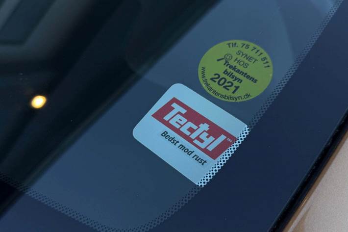 Gul Hyundai i20 fra 2017