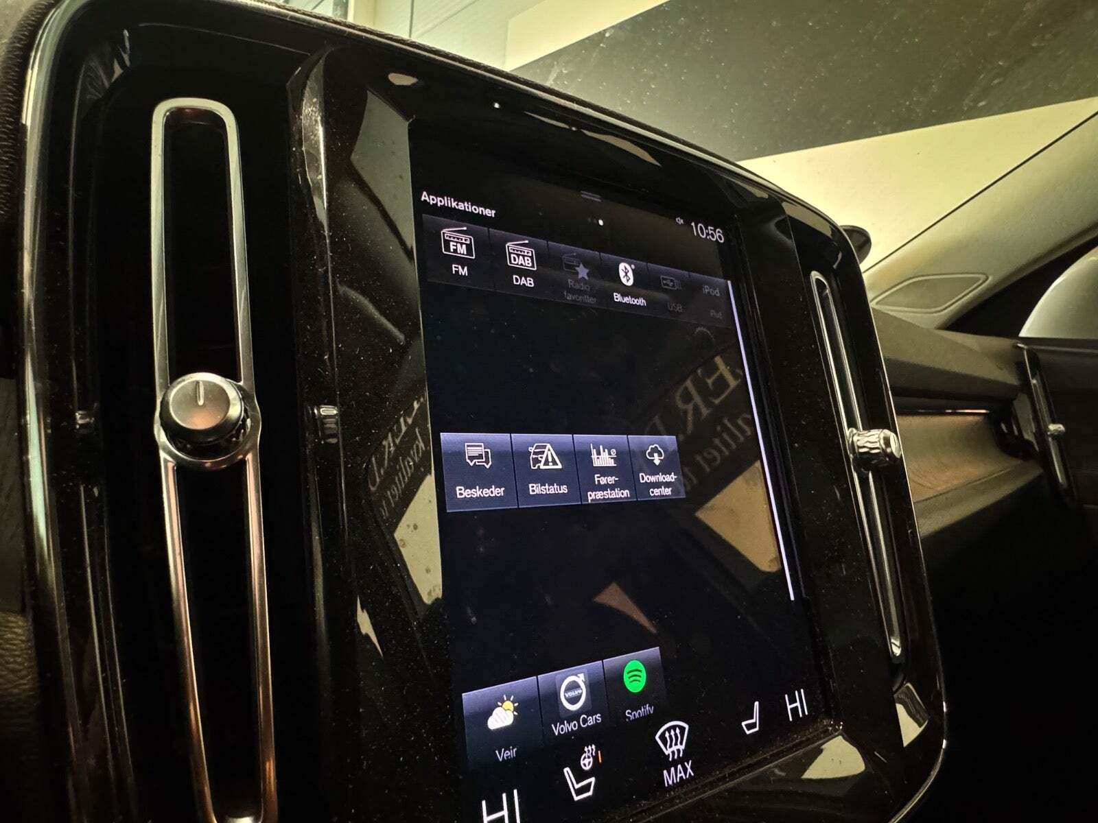 Beige Volvo XC40 fra 2021