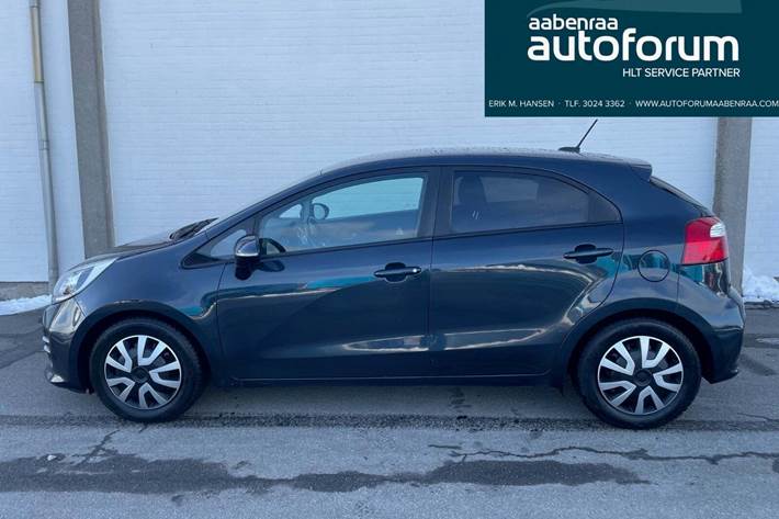 Blå Kia Rio fra 2016
