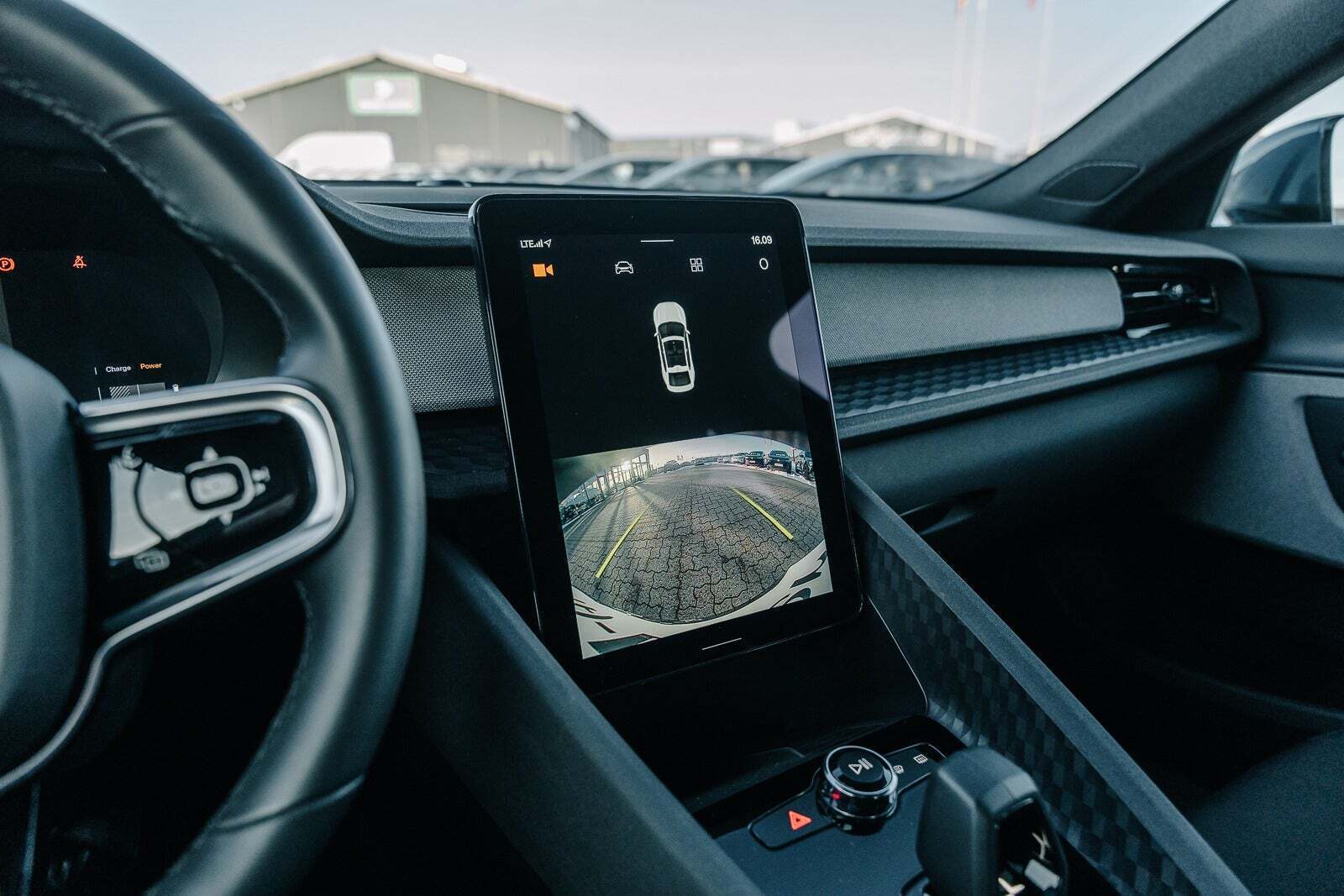 Blå Polestar 2 fra 2022