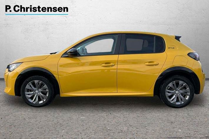 Gul Peugeot e-208 fra 2023