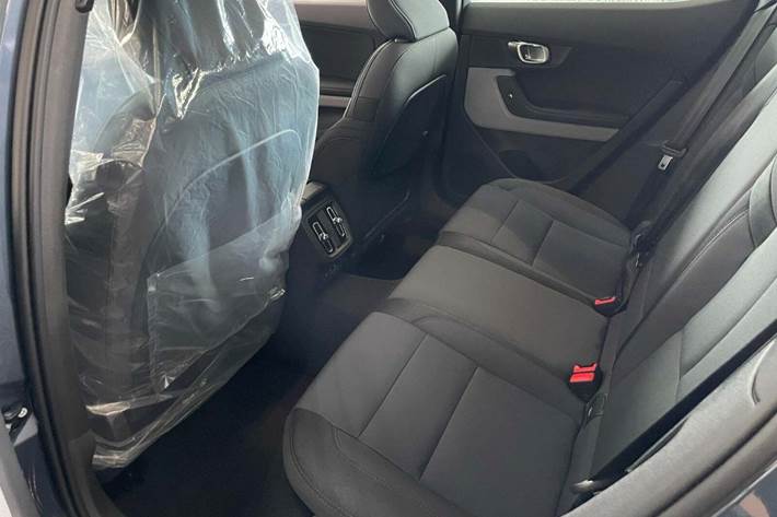 Blå Polestar 2 fra 2024