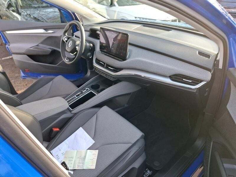 Blå Skoda Enyaq fra 2023