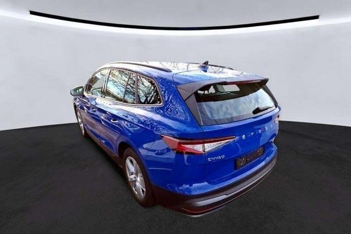 Blå Skoda Enyaq fra 2023