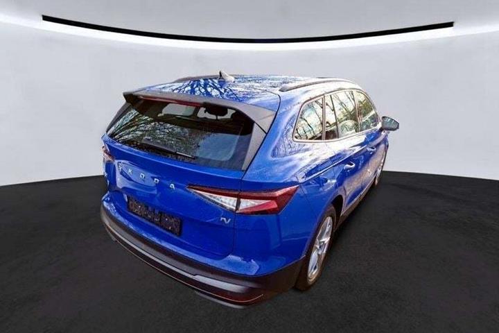 Blå Skoda Enyaq fra 2023