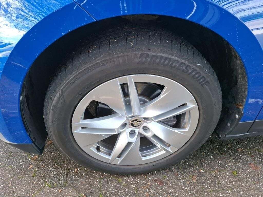 Blå Skoda Enyaq fra 2023