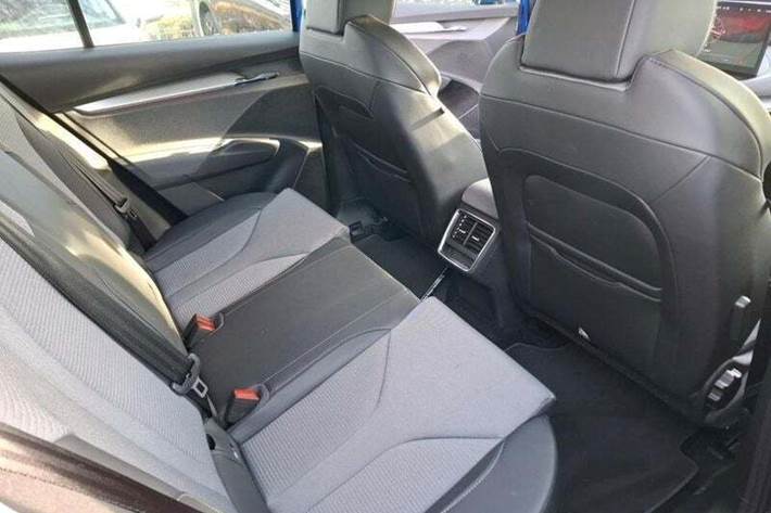 Blå Skoda Enyaq fra 2023