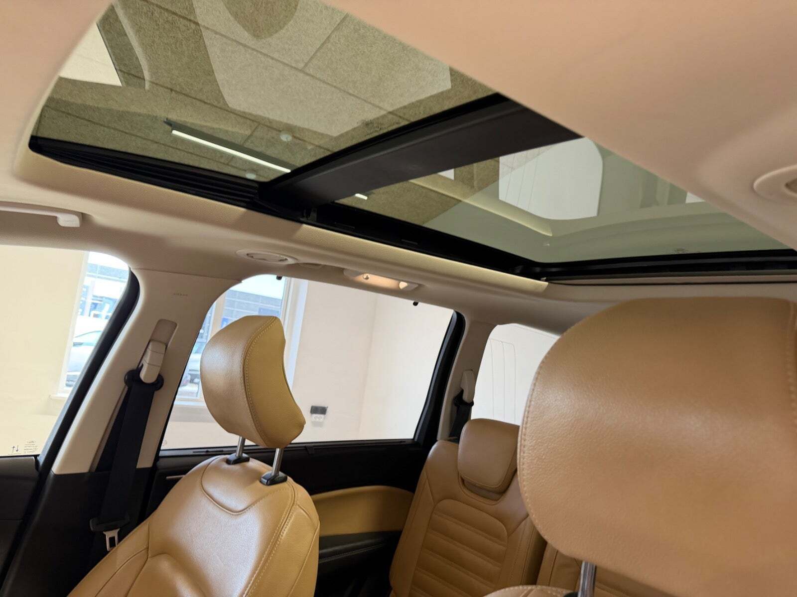 Sort Ford Galaxy fra 2020