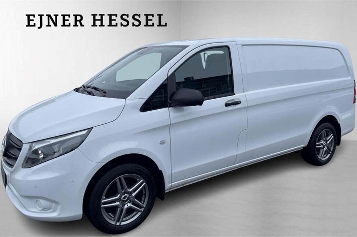 Hvid Mercedes Vito 114 fra 2024 set udefra