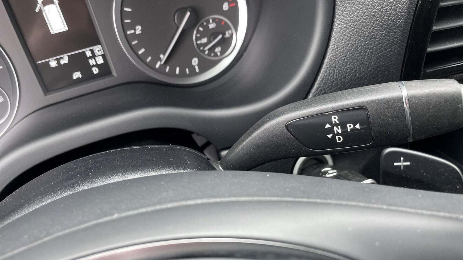 Hvid Mercedes Vito 114 fra 2024