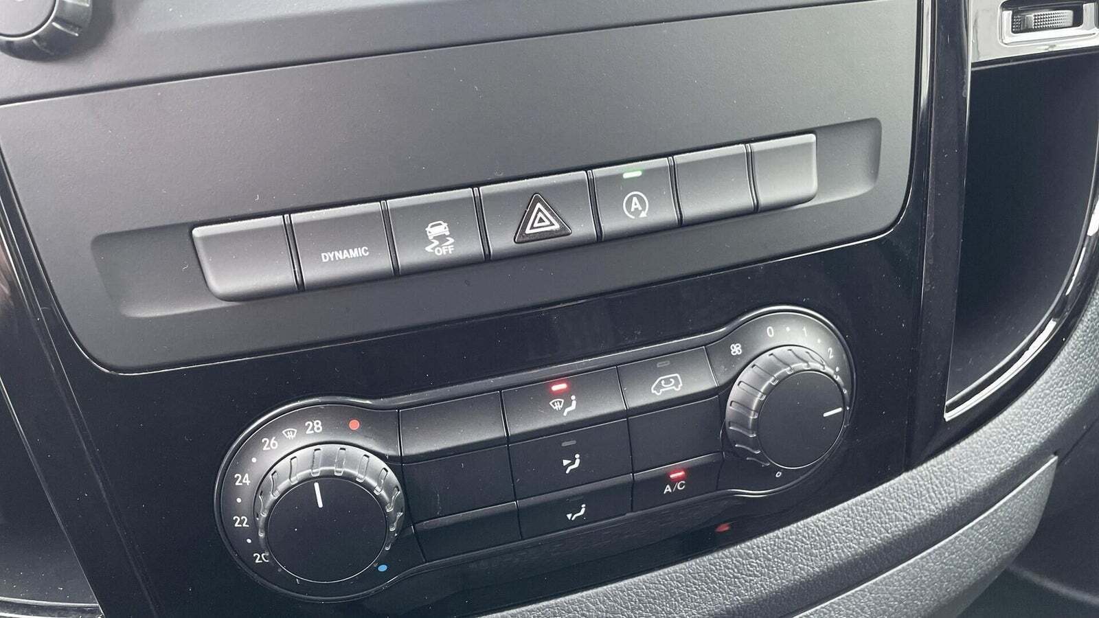 Hvid Mercedes Vito 114 fra 2024