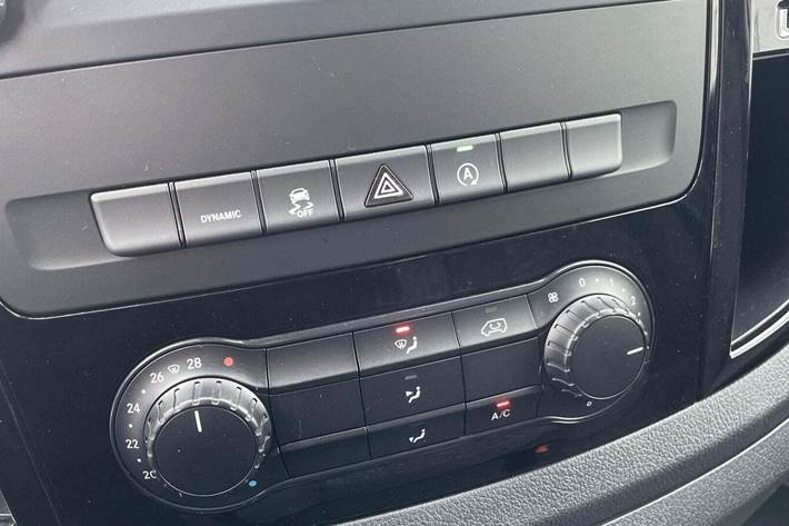 Hvid Mercedes Vito 114 fra 2024