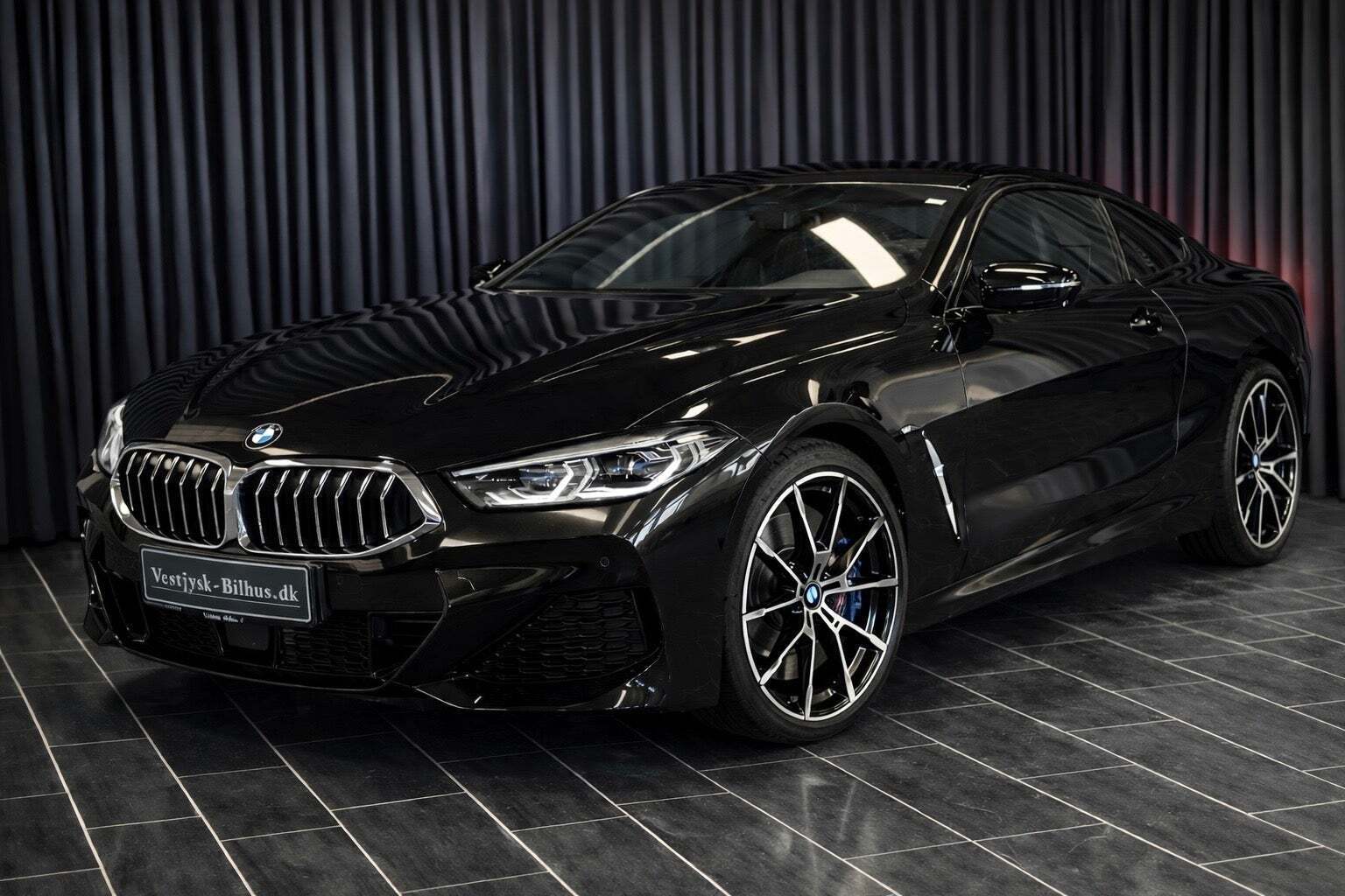 Sort BMW 840d fra 2019
