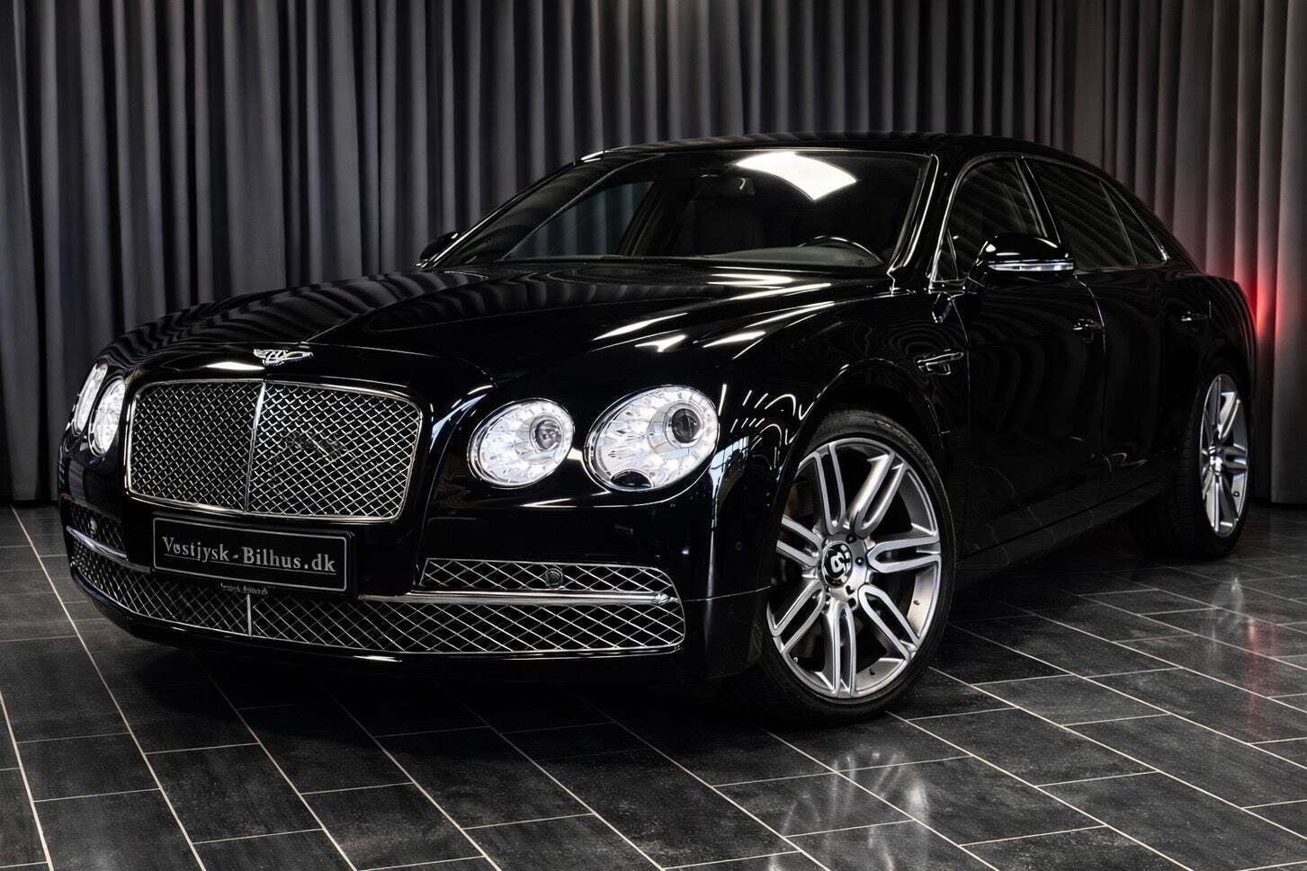 Sort Bentley Flying Spur fra 2015
