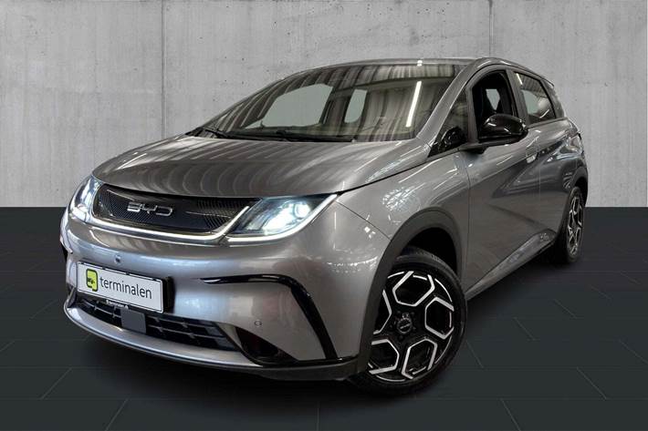 Grå BYD Dolphin fra 2023 set udefra