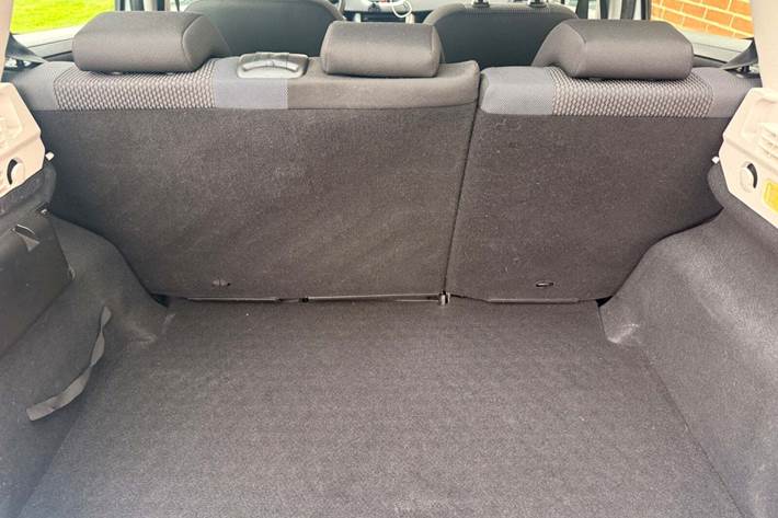 Hvid Peugeot 207 fra 2012